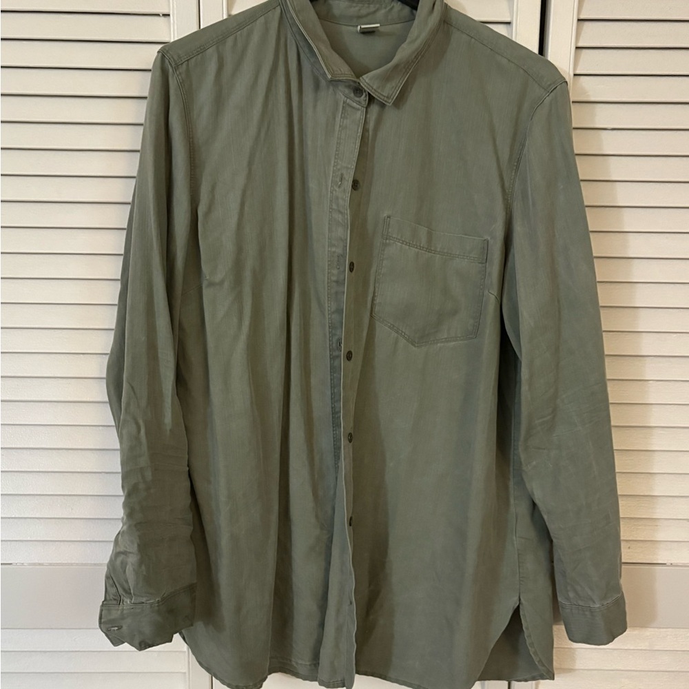 Old Navy Men's Olive Button Down Shirt